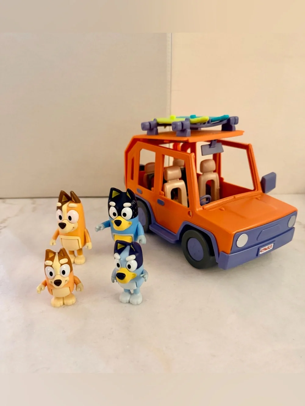 Bluey Heeler Family 4WD Vehicle Playset with 4 Figures & Surfboards